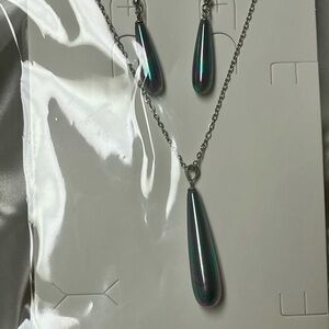 Elegant Silver Teardrop Necklace and Earring Set